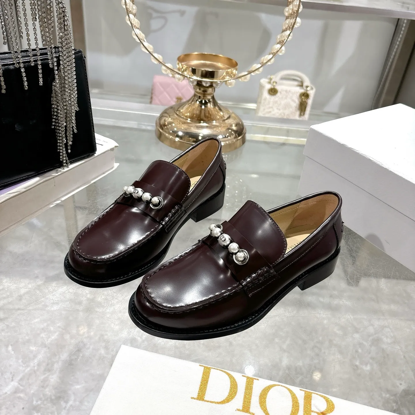 👟👟Ex-factory price 600👟👟 ❤️25 new items, top version ⚠️ The counter features new Miss Dior Street loafers, hard goods 🆕 ❥Purchase level! Full of high-end feel! A favorite among bloggers at home and abroad, it’s retro and fashionable 💎It’s so beautiful on your feet! Mainly recommended models on the official website ▪️Upper: original customized open edge beads ▪️Inner lining: imported sheepskin lining ▪️Outsole: original genuine leather outsole ▪️Heel height: 2.5cm ▪️Shoe size: 35-39 (customized 40 and 41 are not returnable)